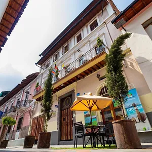 Friends & Rooftop - Historic Center & Museums *** Quito